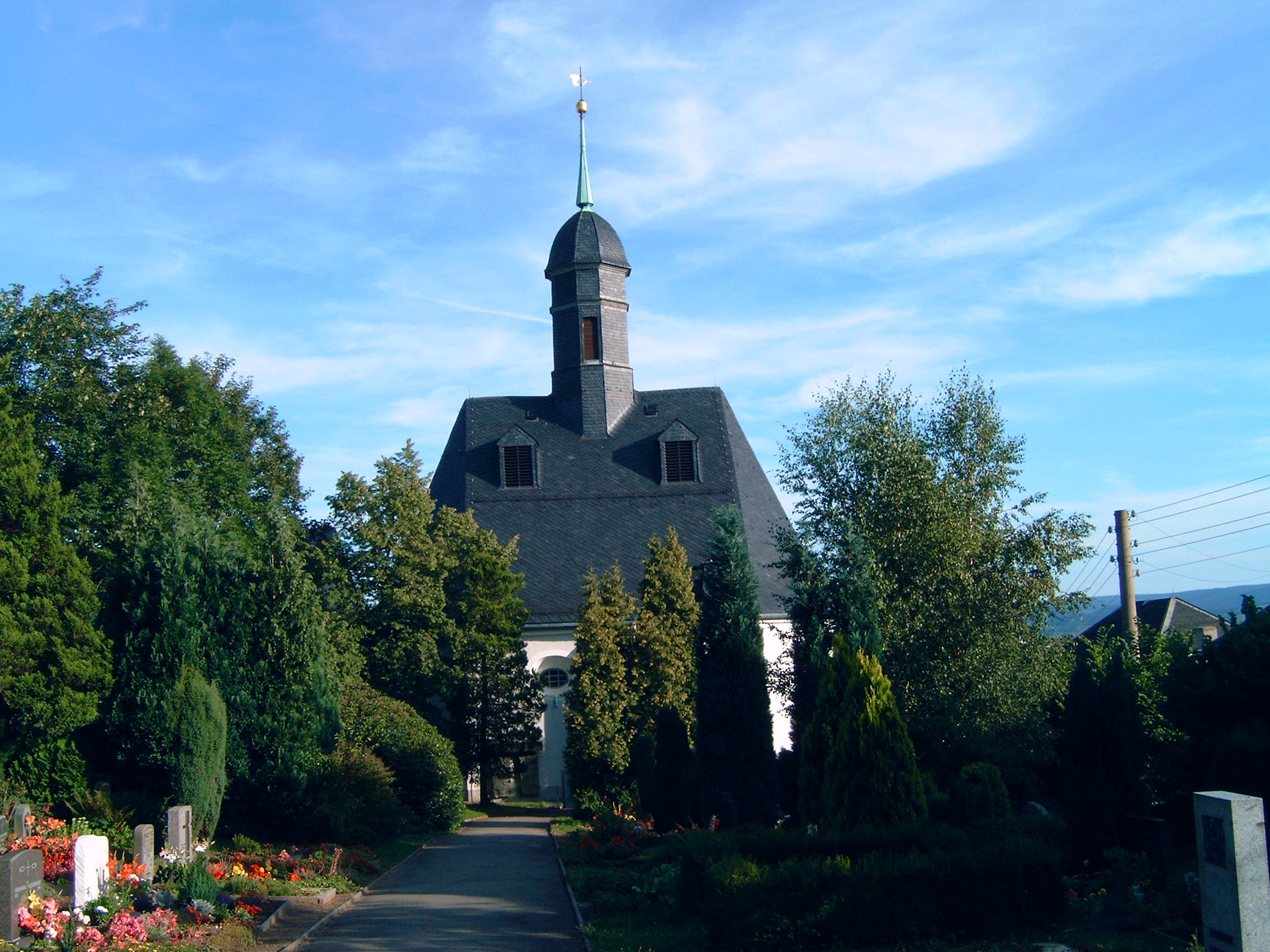 Kirche Bernsbach, Blick vom Friedhof